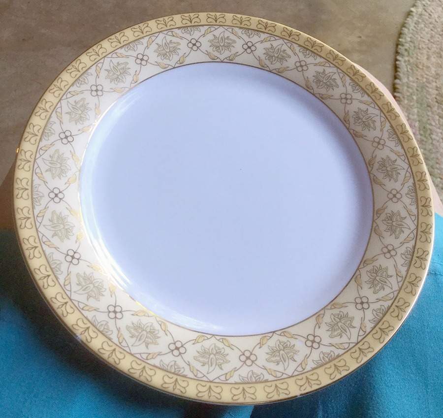 Camelot Dinner Plate by Highgate Manor-1
