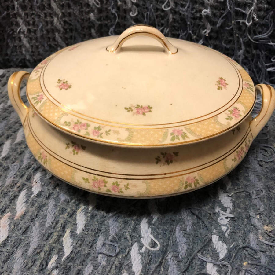 HLC4300 Round Covered Vegetable by Homer Laughlin -1