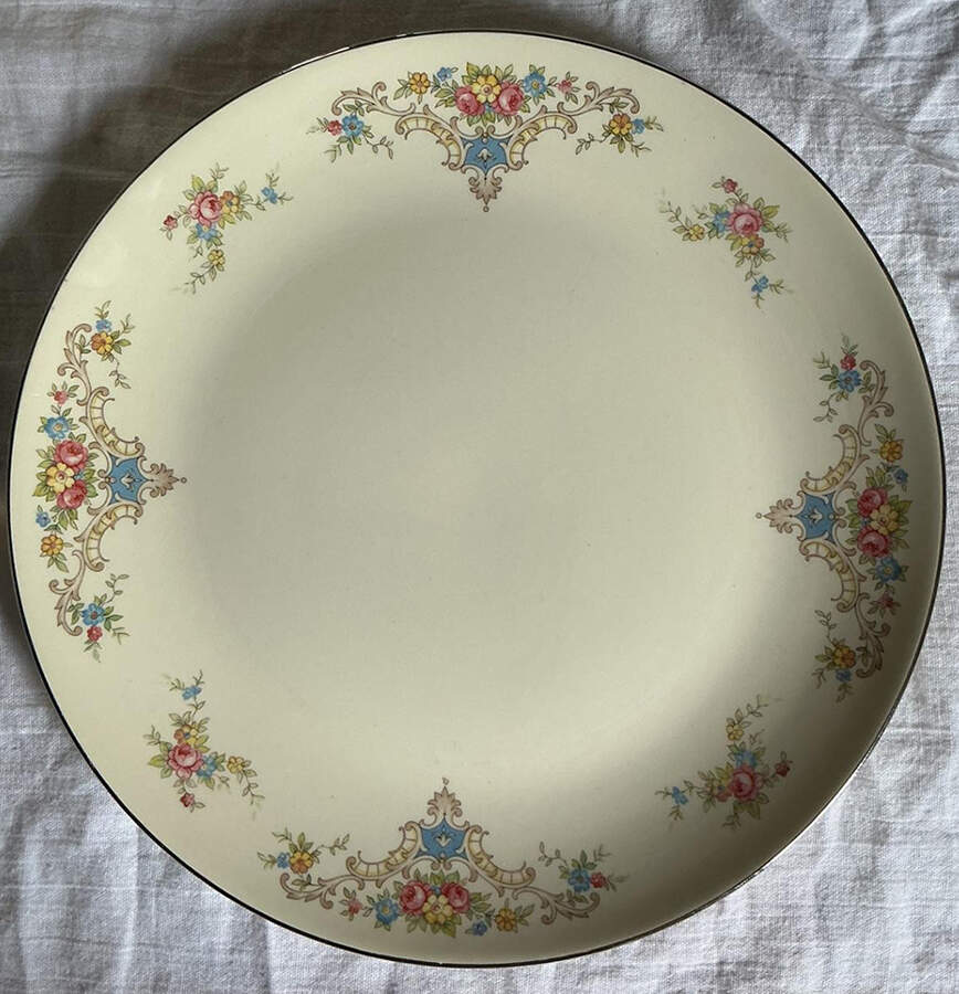 RY326 Dinner Plate by Homer Laughlin -1