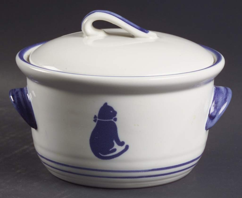 Country Blue 1 Pt Round Covered Casserole by International House-1