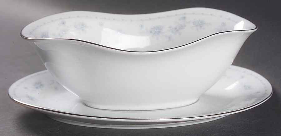 Havershire Gravy Boat & Underplate by International-1