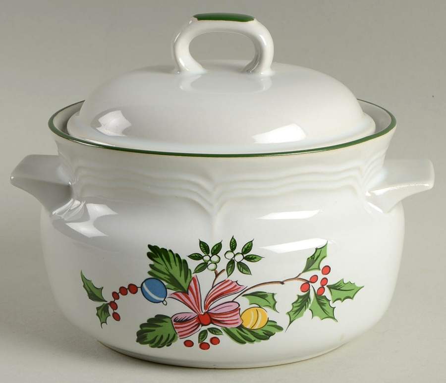 Noel (Band 1-4" From Edge) Individual Casserole & Lid by International-1