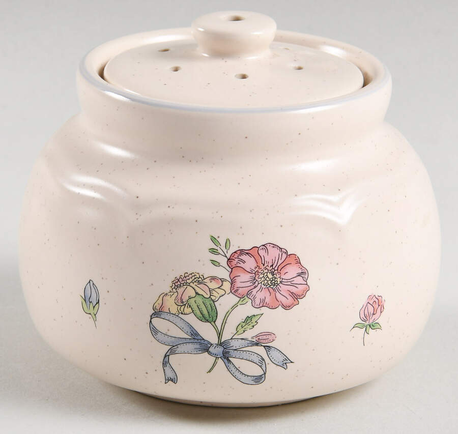 Victoria Potpourri Jar & Lid by International-1