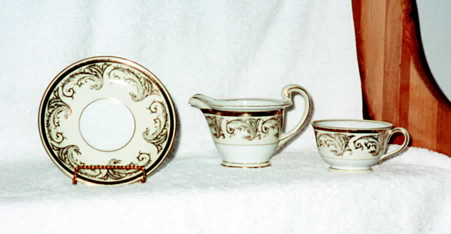 ISH1 Footed Cup & Saucer Set by Ishihara-1