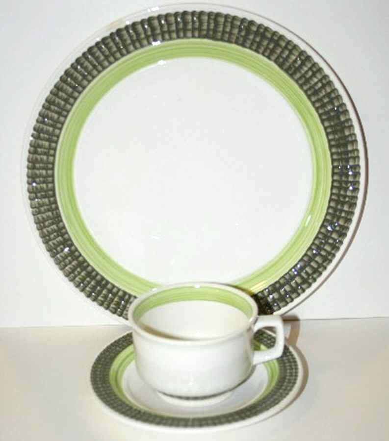 Antiqua Green Dinner Plate by Island Worcester-1