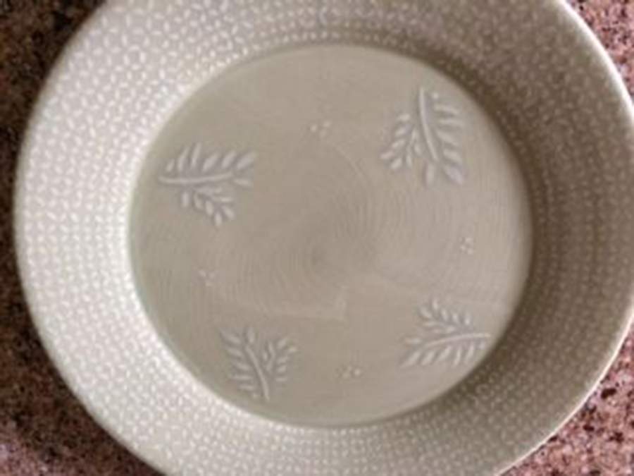 IDB1 Dinner Plate by Isabelle de Borchgrave-1