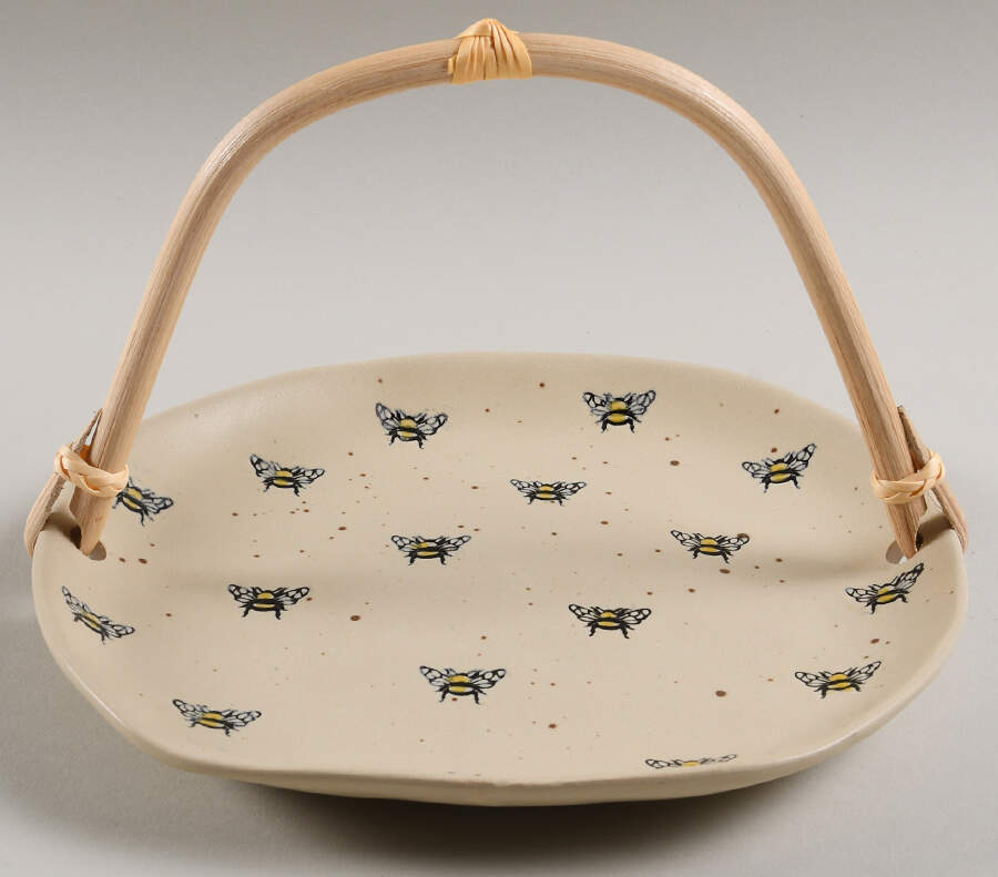 Barney Bee Repeat 5 3/8"-5 5/8" Bamboo Handled Serving Plate  HC by In Homestylez-1