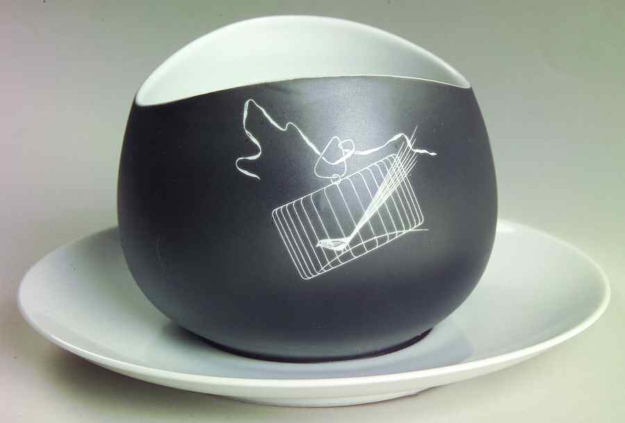 Papageno Gravy Boat with Attached Underplate by Johann Haviland-1