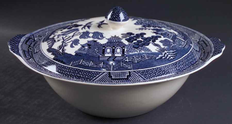 Willow Blue (Black & Blue Backstamps, Older) Round Covered Vegetable by Johnson Brothers-1