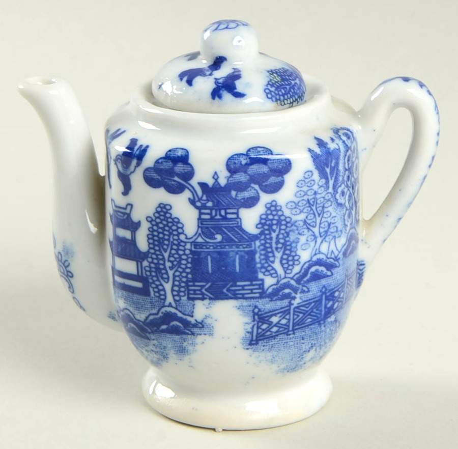 Blue Willow (Child's Set, Made in Japan) Toy Teapot & Lid by Japan-1