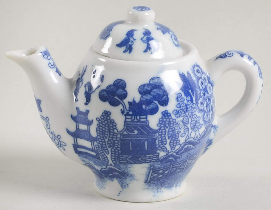 Blue Willow (Child's Set, Made in Japan) Toy Teapot & Lid by Japan-1