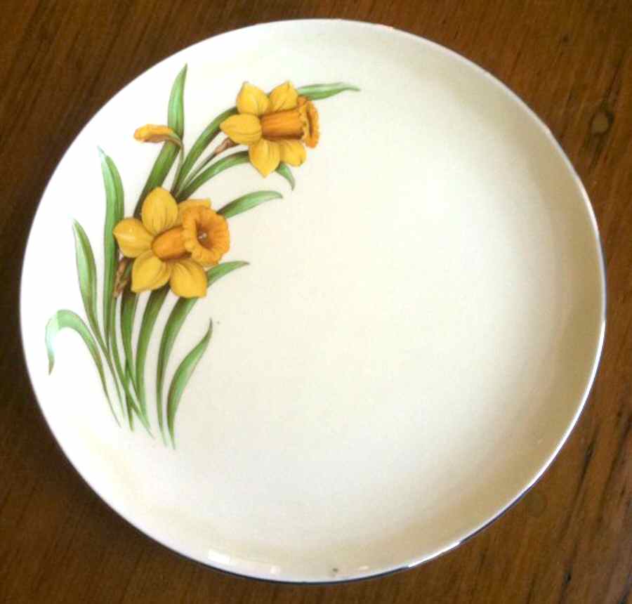 Daffodil Luncheon Plate by John Tams-1