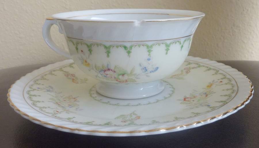 KRE35 Footed Cup & Saucer Set by Krescent (Japan)-1