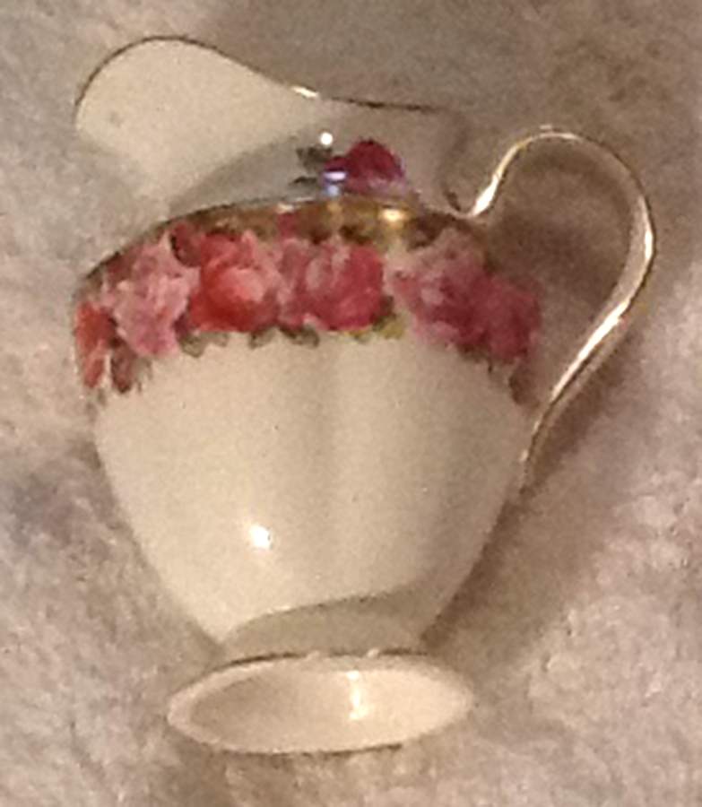 JON146 Creamer by George Jones & Sons-1