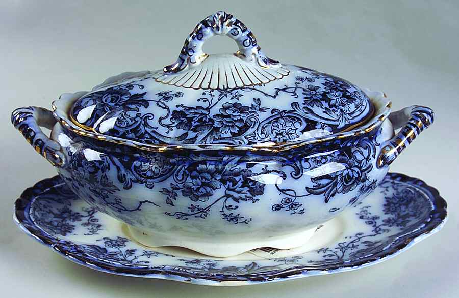 Chatsworth Sauce Boat & Lid with Underplate by Keeling & Co-1
