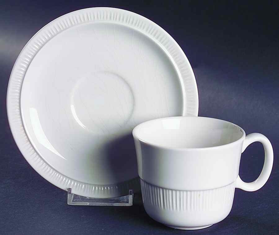 Surf White Flat Cup & Saucer Set by Kokura-1