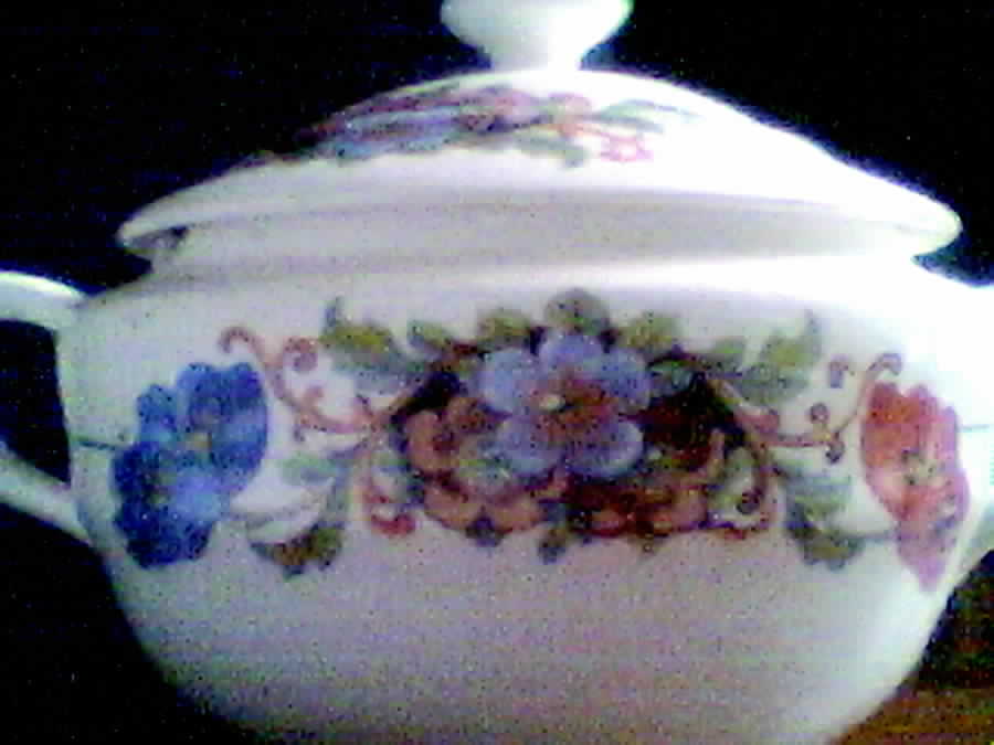 KTK61 Sugar Bowl & Lid by Knowles, Taylor & Knowles-1