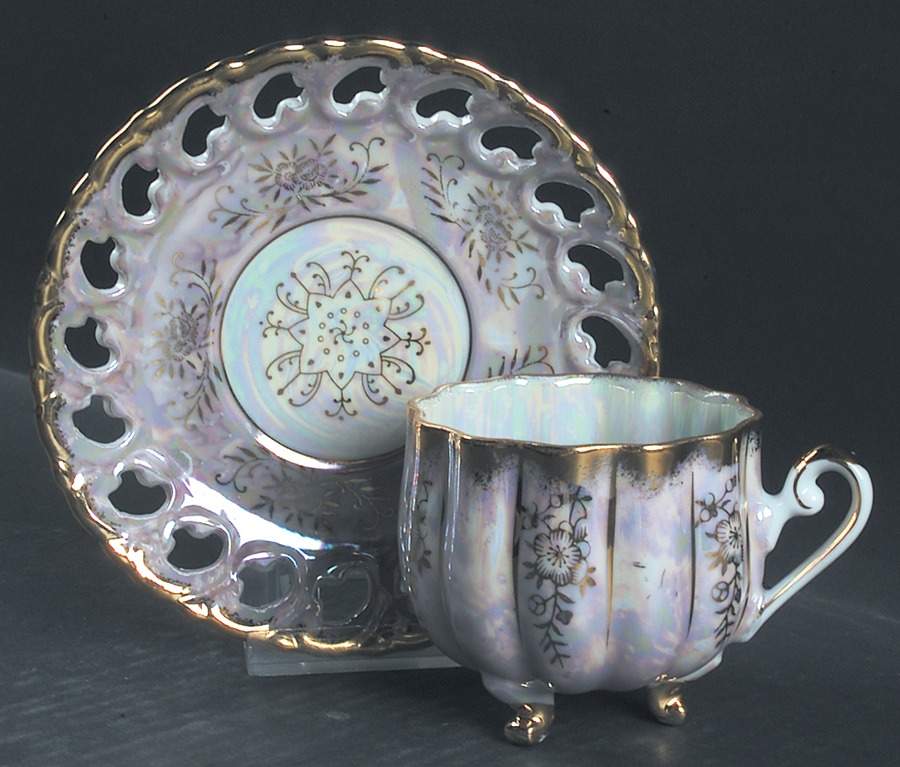 KUD2 Footed Cup & Saucer Set by Kudo-1