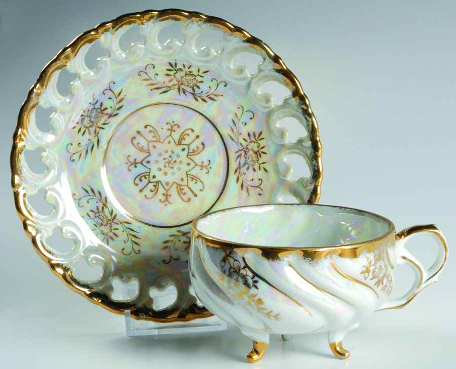 KUD2 Footed Cup & Saucer Set by Kudo-1