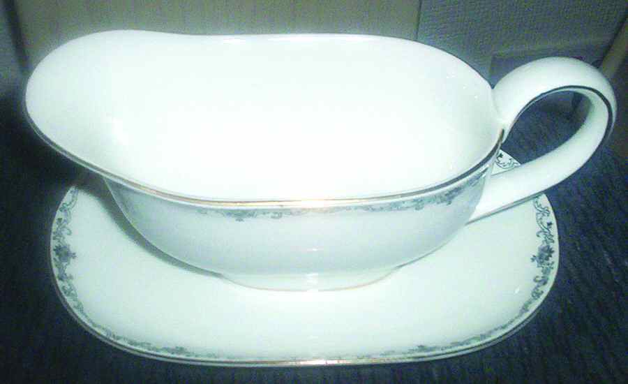 5713 Gravy Boat & Underplate by Koenigszelt-1