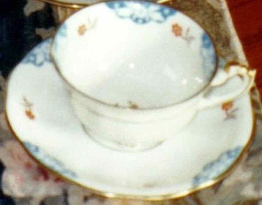 KOE23 Footed Cup & Saucer Set by Koenigszelt-1