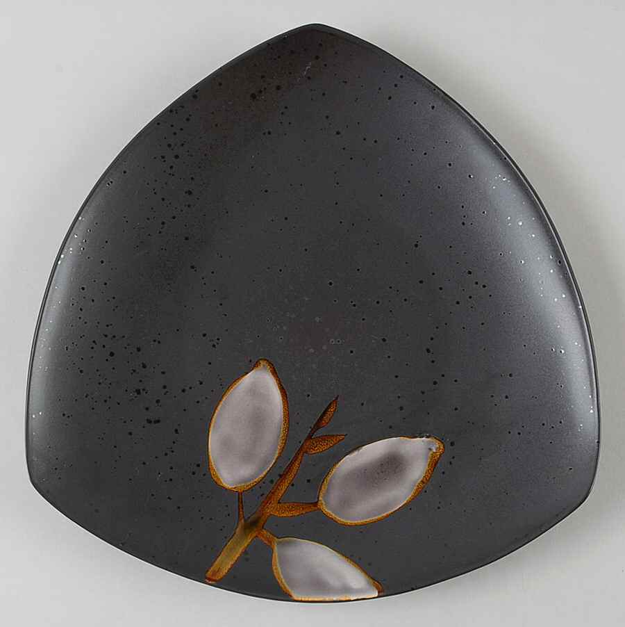 KFH6 Triangular Dinner Plate by Kafuh-1