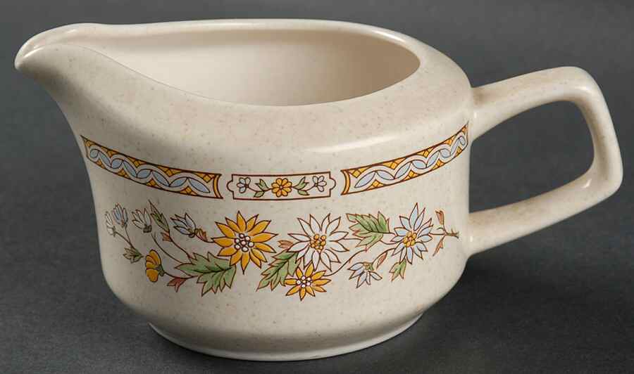 Sandflowers Creamer by Lenox-1