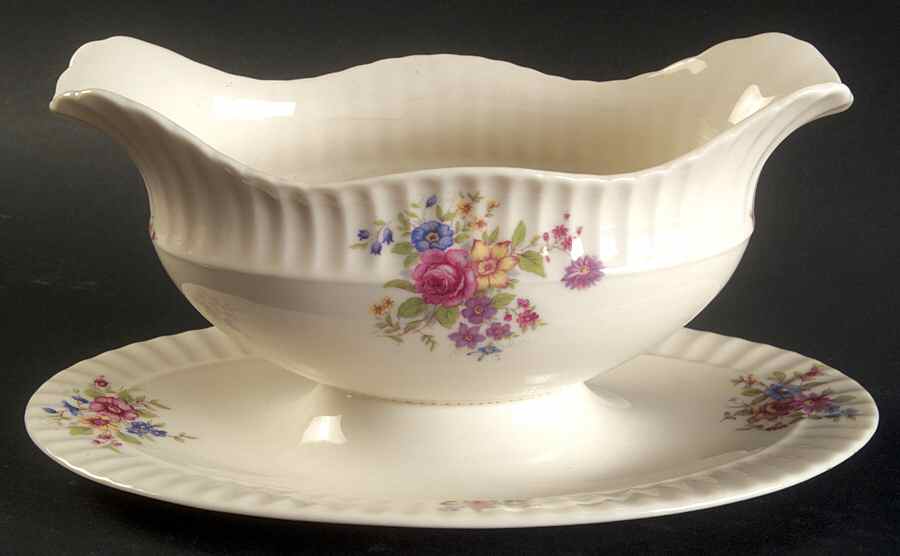 Victoria Gravy Boat with Attached Underplate by Lenox-1