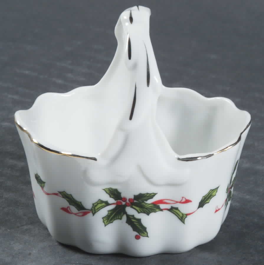 Boughs of Holly (SCALLOPED) Small Basket by Lefton-1