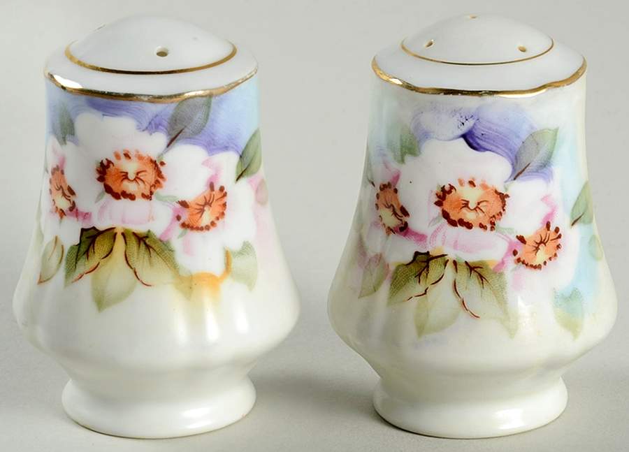 Magnolia Salt & Pepper Set by Lefton-1