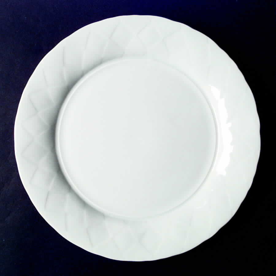 Diamond Dinner Plate by Lindt-Stymeist-1