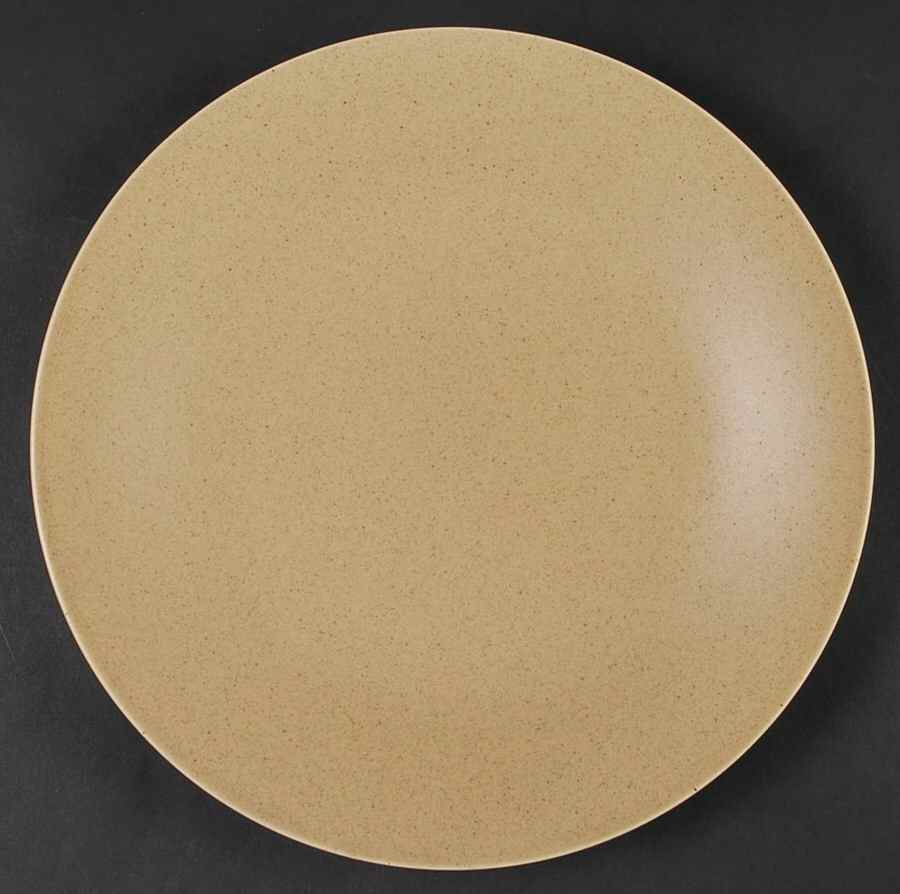 Sand (Round) Dinner Plate by Lindt-Stymeist-1