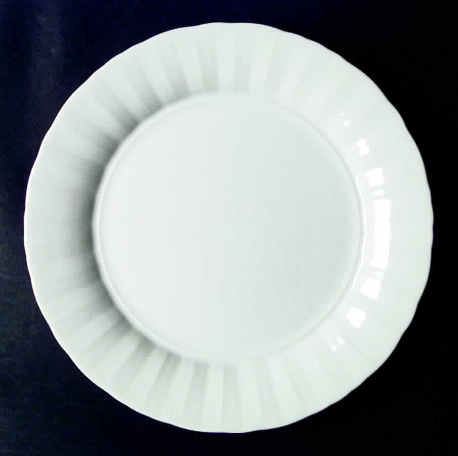 Starburst Dinner Plate by Lindt-Stymeist-1