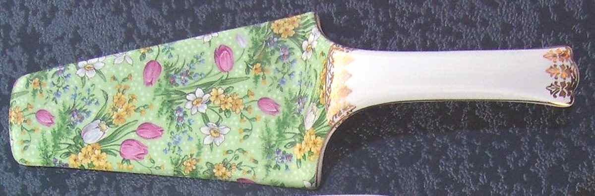 Green Tulip Pie & Cake Server with Stainless Blade by Lord Nelson-1