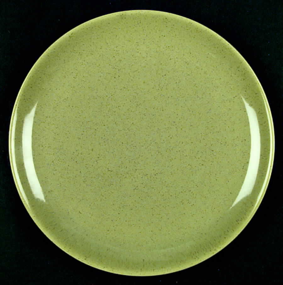 California Life Chartreuse Dinner Plate by Laurel (USA)-1