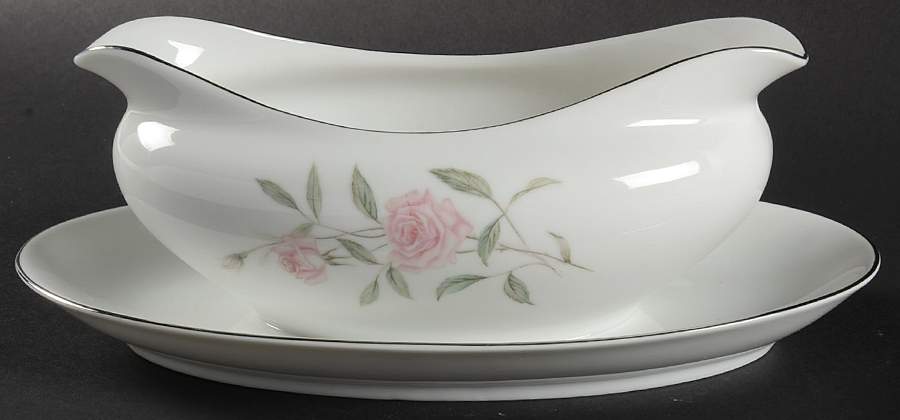 Perfection Gravy Boat with Attached Underplate by Lynnbrooke-1