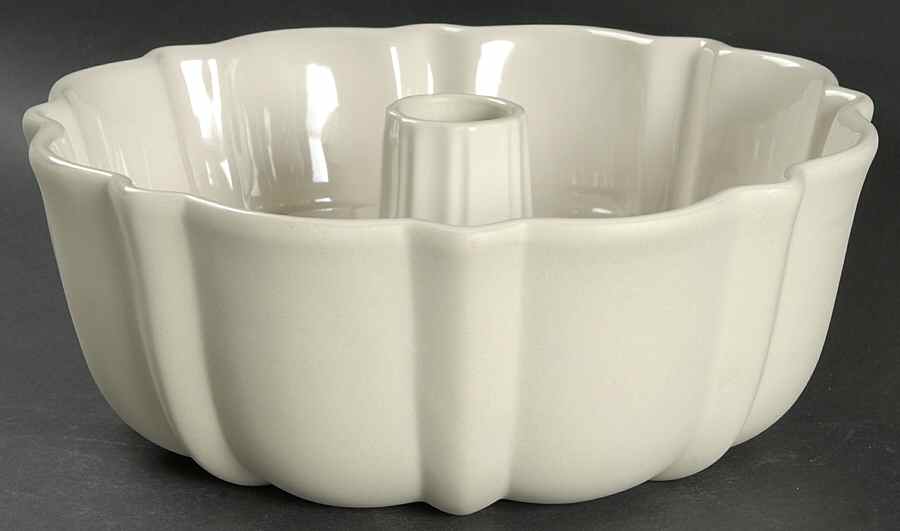 Woven Traditions Ivory Bundt Pan by Longaberger-1