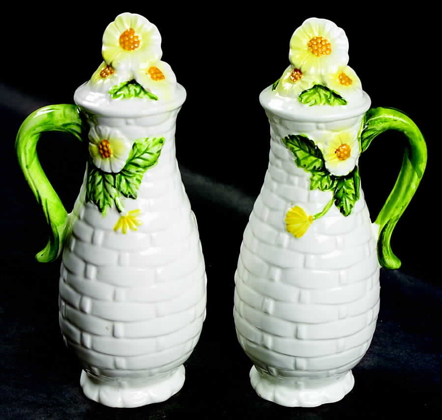 Rustic Daisy Oversized Salt & Pepper Set by Lefton-1