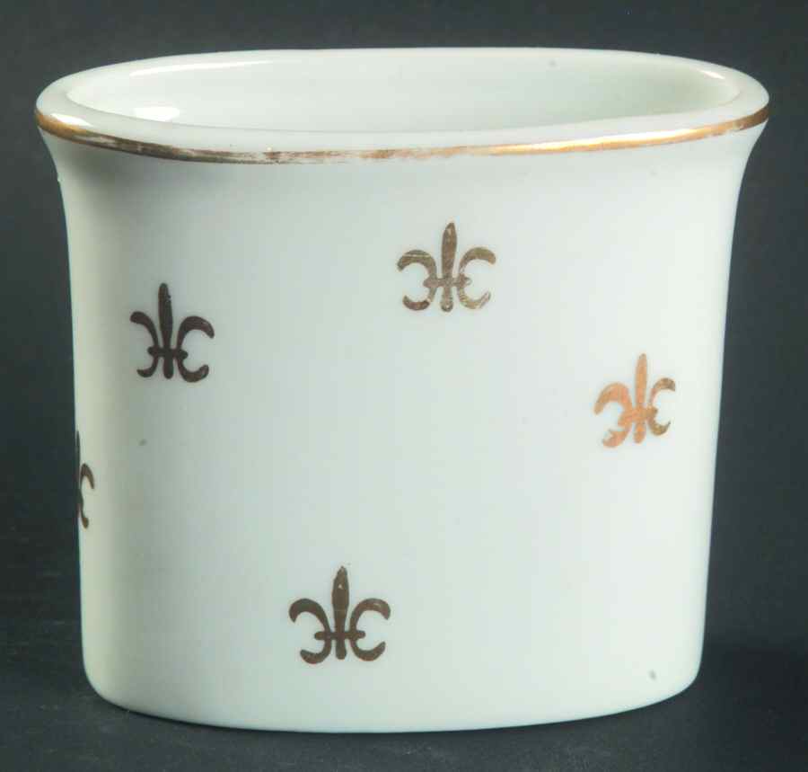 Fleur De Lis (Smooth) Cigarette Holder by Lefton-1