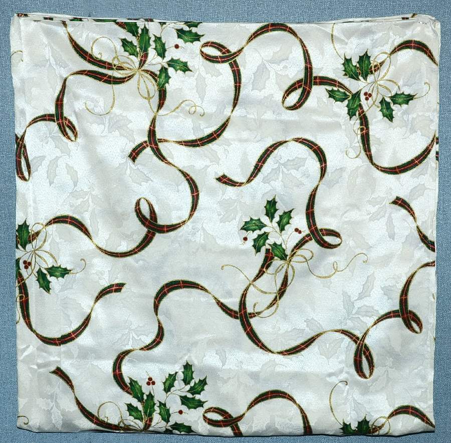 Holiday Nouveau Gold 60" X 120" Oblong Tablecloth by Lenox-1