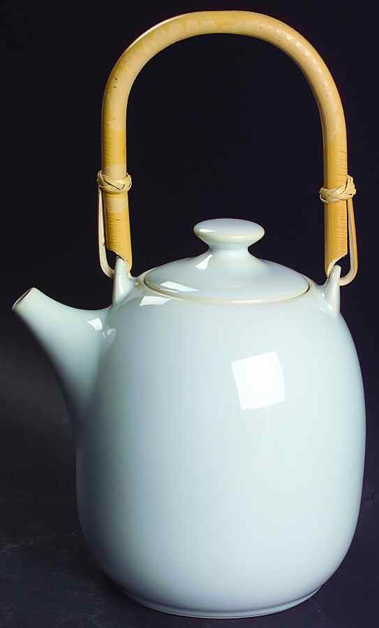 Kyoto White Teapot & Lid by Lindt-Stymeist-1