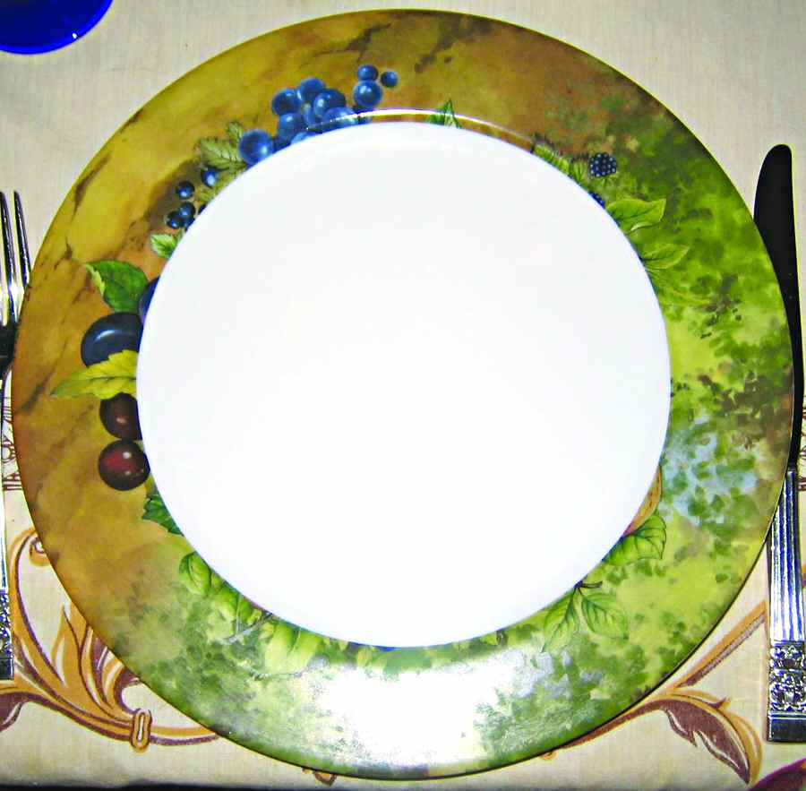 LFL5 Dinner Plate by La Reine (France)-1