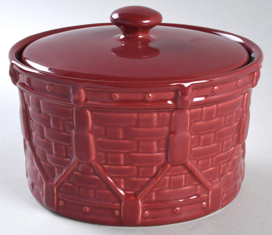 Woven Traditions Paprika 1.5 Qt Round Covered Casserole by Longaberger-1