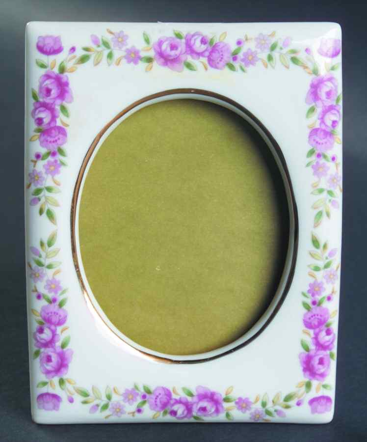 LEF69 Frame-Holds 2.5" X 3" by Lefton-1