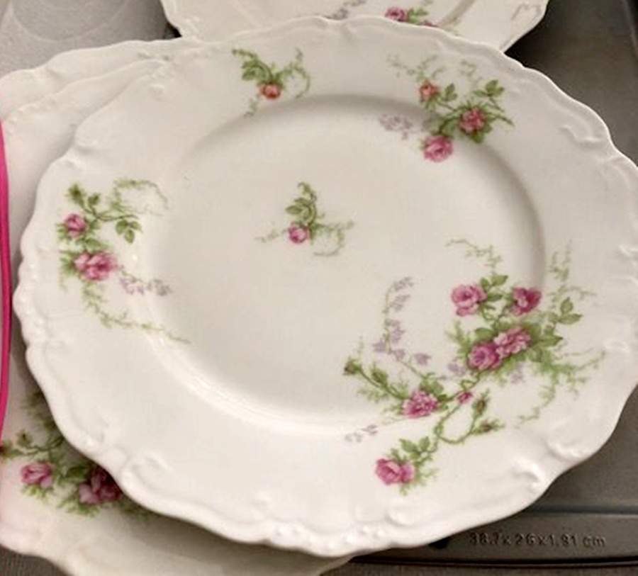M3W10 Dinner Plate by Maureil Chapeau & Charles-1