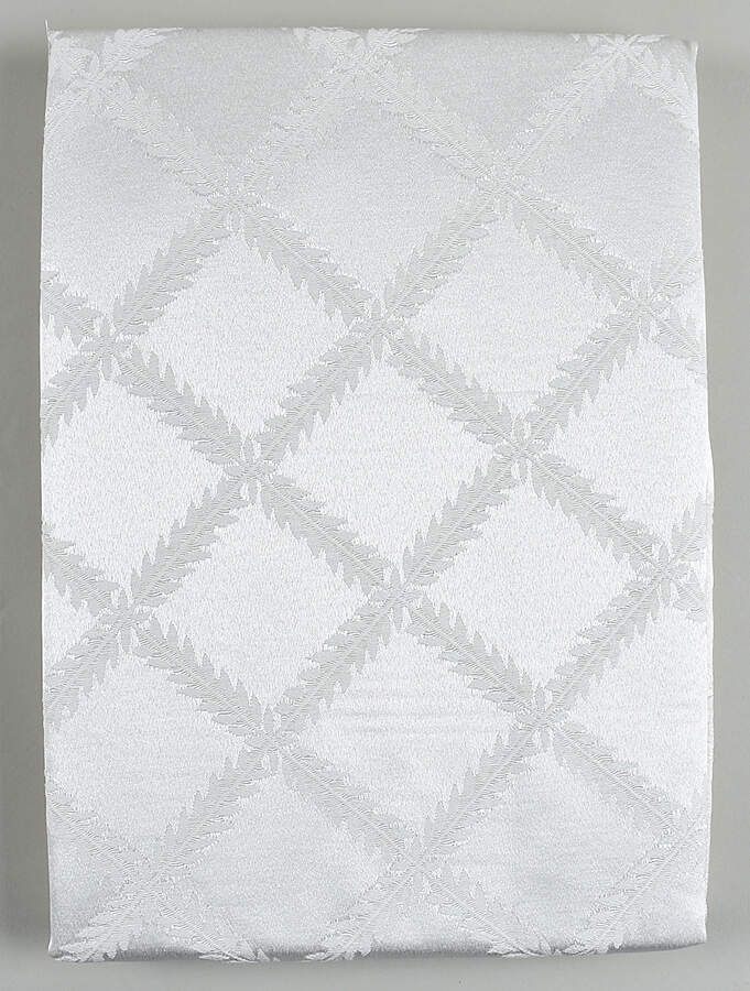 Laurel Leaf 70" Round Tablecloth by Lenox-1