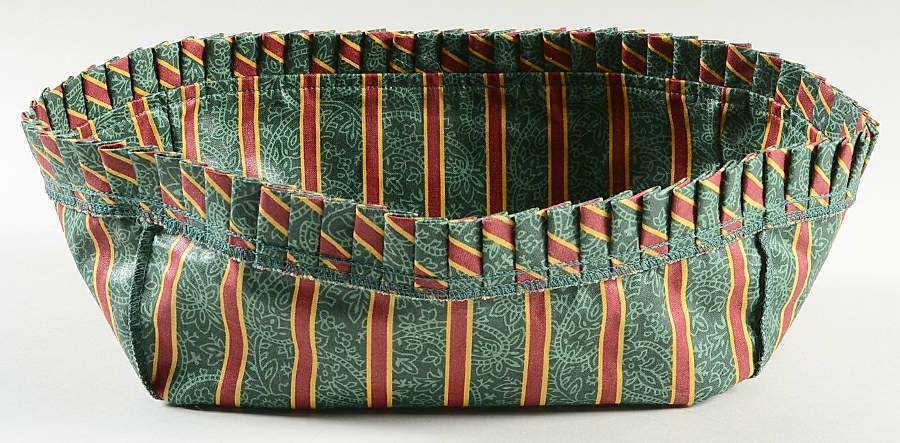 Baskets Stand Up Liner for Holiday Cheer Basket by Longaberger-1