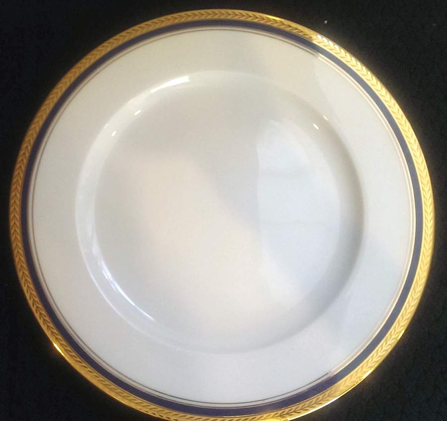 LFL13 Dinner Plate by La Reine (France)-1
