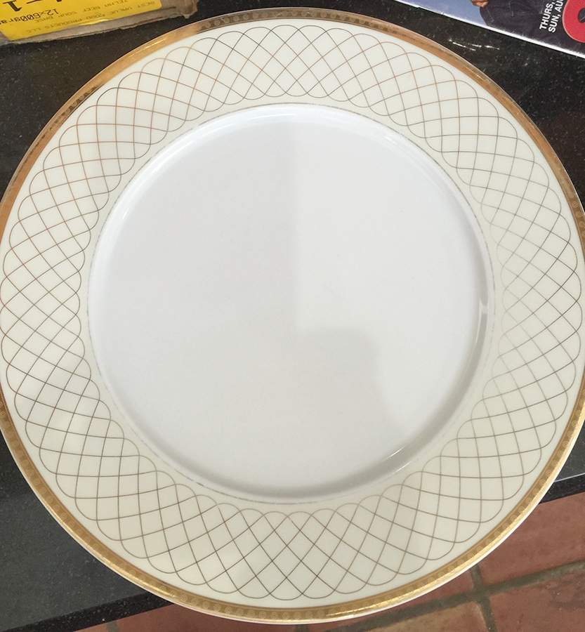 LFL14 Dinner Plate by La Reine (France)-1