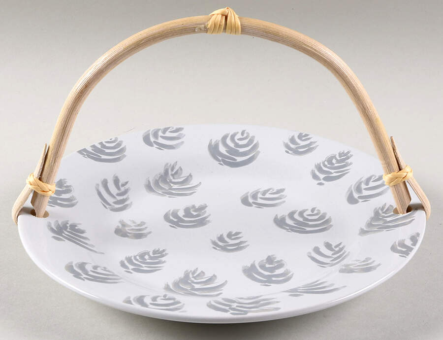 Alpine 5 3/8"-5 5/8" Bamboo Handled Serving Plate  HC by Lenox-1